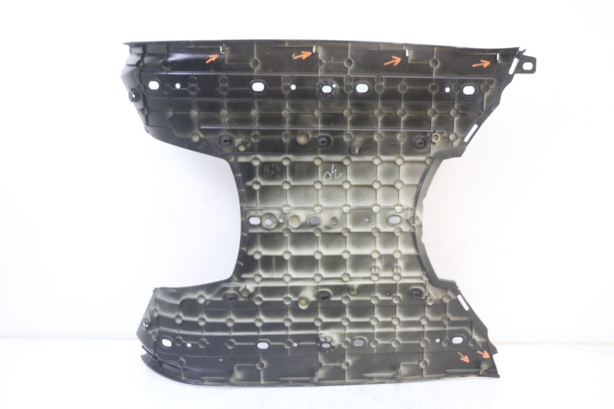 photo de CARENA PEDANA PEUGEOT DJANGO 125 (2014 - 2017) - Stato della superficie e materiale