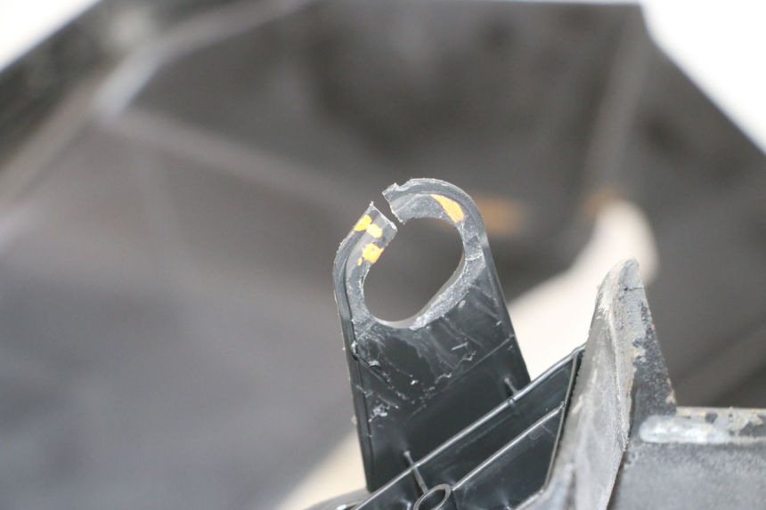 photo de CARENA PEDANA PEUGEOT SPEEDFIGHT 3 LC 2T 50 (2009 - 2015) - Altra angolazione