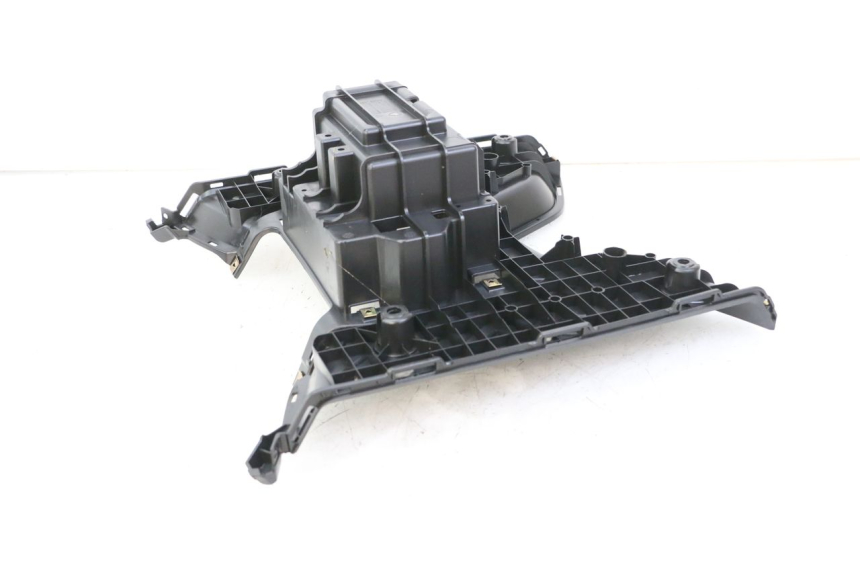 photo de CARENA PEDANA PEUGEOT TWEET 4T 50 (2023 - 2025) - Dettaglio del componente