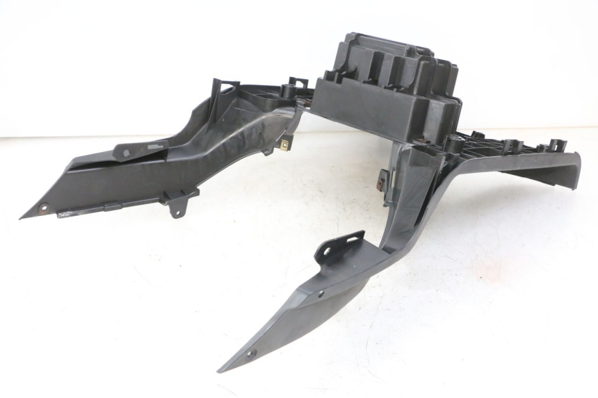 photo de CARENA PEDANA PEUGEOT TWEET 4T 50 (2014 - 2019) - Stato della superficie e materiale