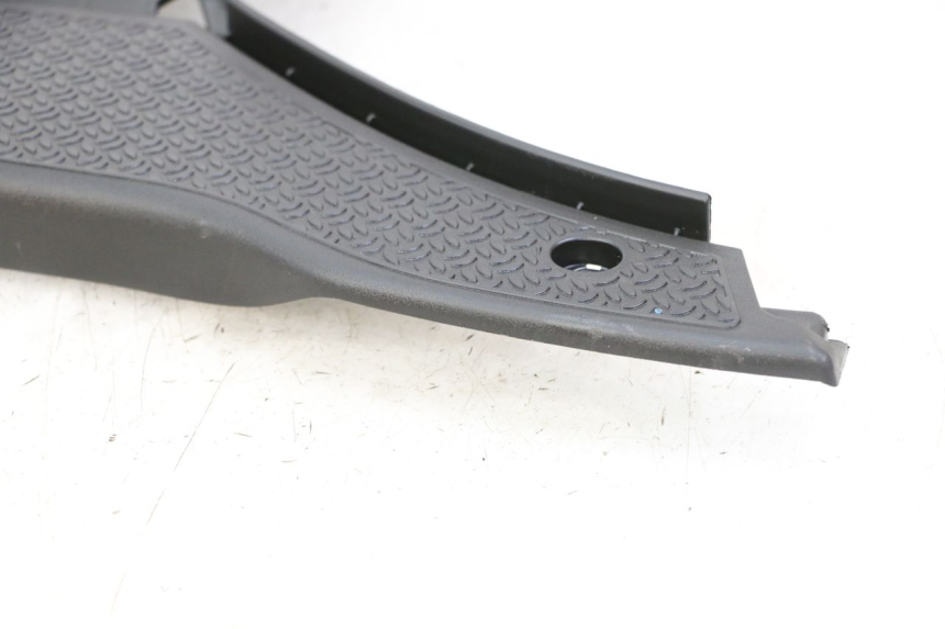 photo de CARENA PEDANA PIAGGIO NRG POWER PUREJET 50 (2018 - 2021) - Zoom sullo stato d'uso