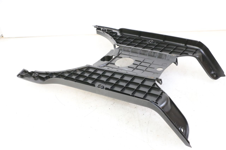 photo de CARENA PEDANA PIAGGIO NRG POWER PUREJET 50 (2018 - 2021) - Dettagli dei punti di fissaggio