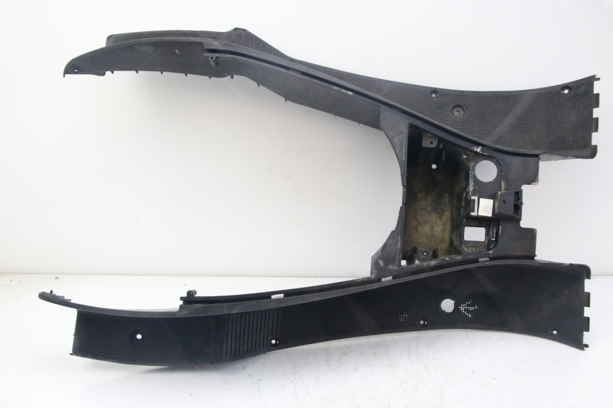 photo de PEDANE MBK SKYLINER 125 (1998 - 2001) - Stato della superficie e materiale