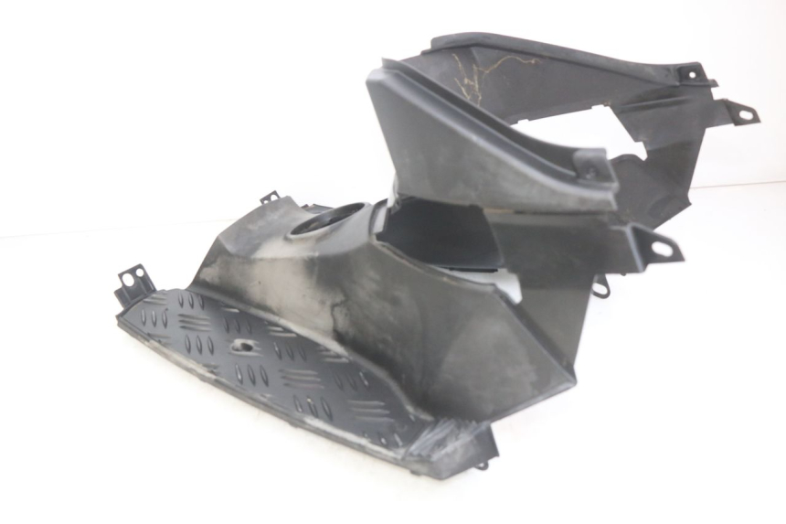 photo de PEDANA PEUGEOT SPEEDFIGHT 3 AIR 50 (2009 - 2015) - Stato della superficie e materiale