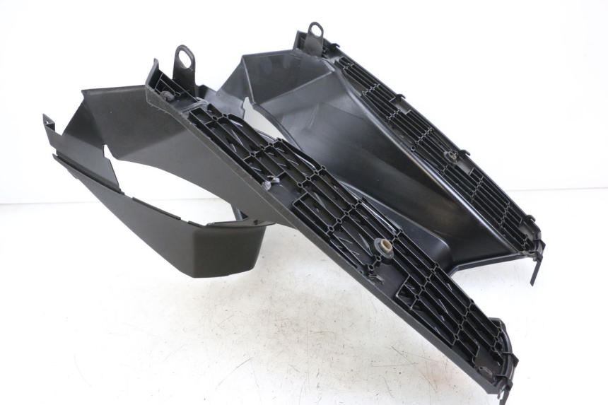 photo de CARENA PEDANA PEUGEOT SPEEDFIGHT 4 2T 50 (2015 - 2019) - Dettaglio del componente