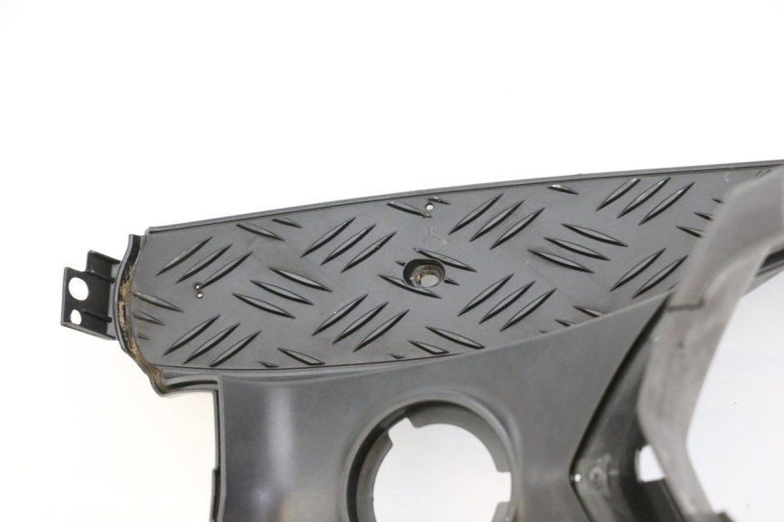 photo de CARENA PEDANA PEUGEOT SPEEDFIGHT 4 2T 50 (2015 - 2019) - Primo piano ad alta risoluzione