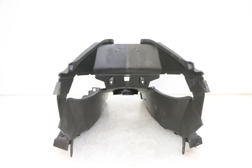 photo de CARENA PEDANA PEUGEOT SPEEDFIGHT 4 4T EFI 50 (2021 - 2025) - Caratteristiche distintive