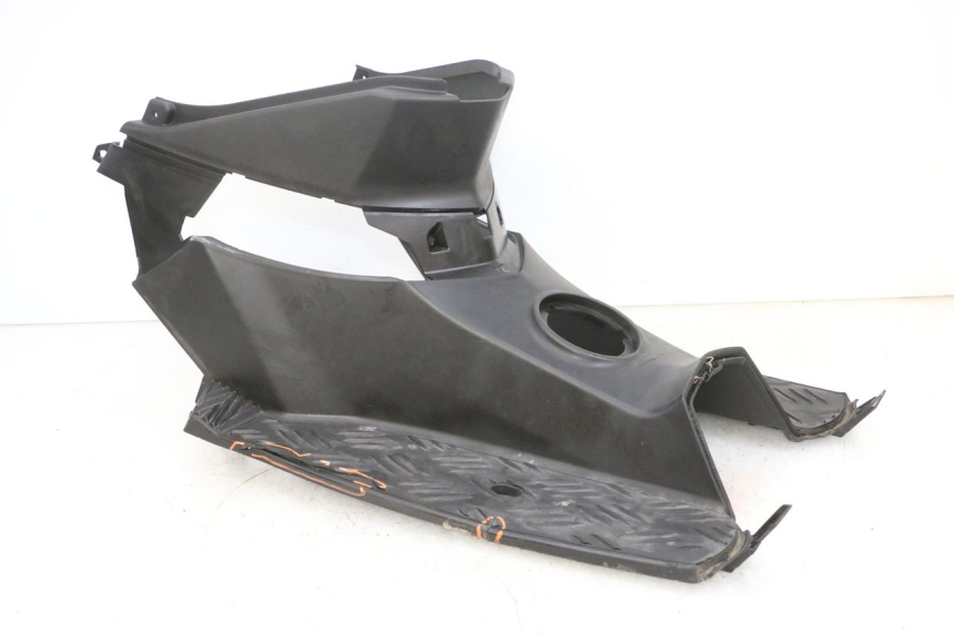 photo de CARENA PEDANA PEUGEOT SPEEDFIGHT 4 4T EFI 50 (2021 - 2025) - Angolazione alternativa