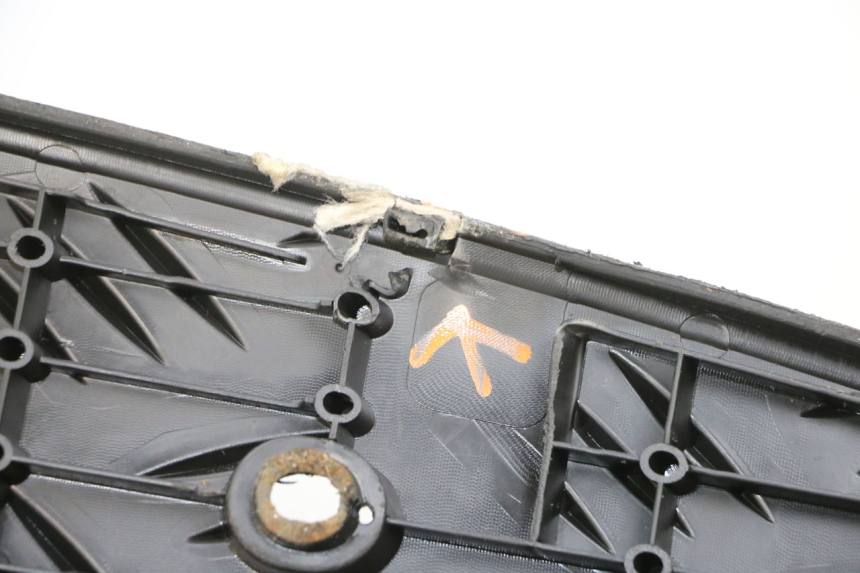 photo de CARENA PEDANA PEUGEOT SPEEDFIGHT 4 4T EFI 50 (2021 - 2025) - Ricambio usato controllato