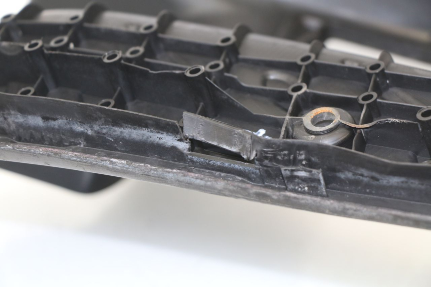 photo de CARENA PEDANA PEUGEOT SPEEDFIGHT LC 50 (1996 - 2002) - Dettagli dei punti di fissaggio