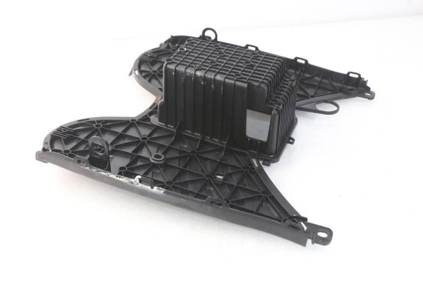 photo de CARENA PEDANA PEUGEOT STREETZONE 2T 50 (2014 - 2019) - Zoom sullo stato d'uso