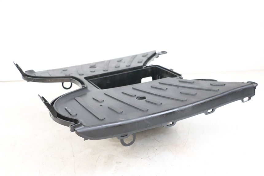 photo de CARENA PEDANA PEUGEOT STREETZONE I 2T 50 (2018 - 2020) - Stato della superficie e materiale