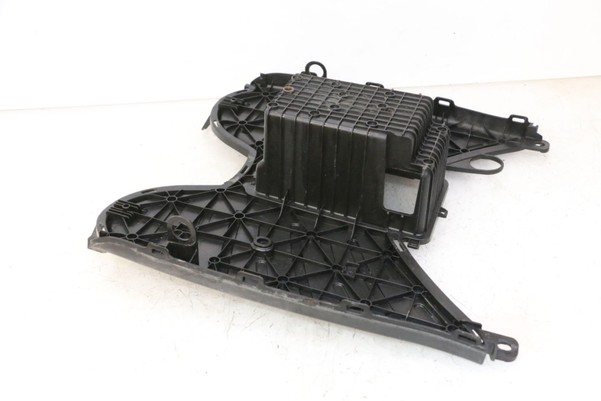 photo de CARENA PEDANA PEUGEOT STREETZONE I NAKED 2T 50 (2018 - 2020) - Zoom sullo stato d'uso