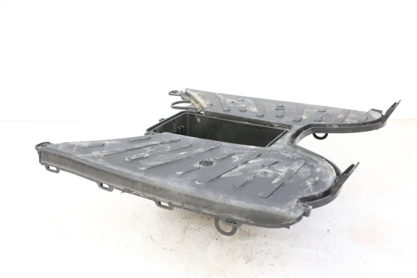 photo de CARENA PEDANA PEUGEOT STREETZONE I NAKED 2T 50 (2018 - 2020) - Dettagli dei punti di fissaggio