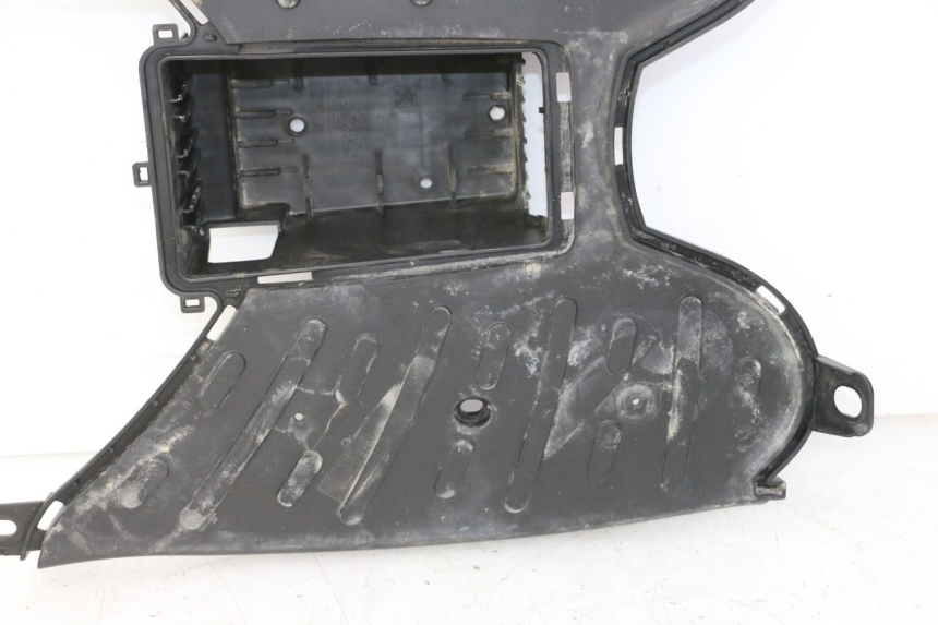 photo de CARENA PEDANA PEUGEOT STREETZONE I NAKED 2T 50 (2018 - 2020) - Stato della superficie e materiale