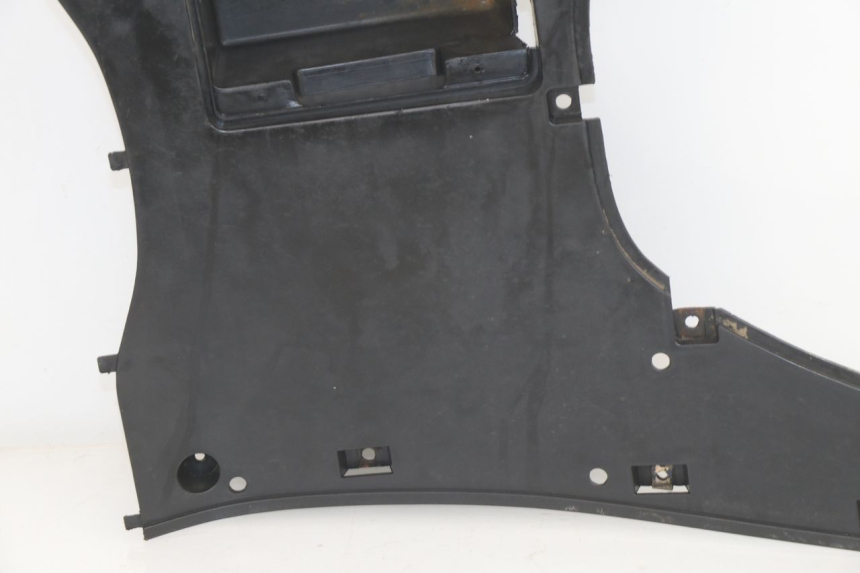 photo de CARENA PEDANA PEUGEOT SUM UP 125 (2008 - 2013) - Dettagli dei punti di fissaggio