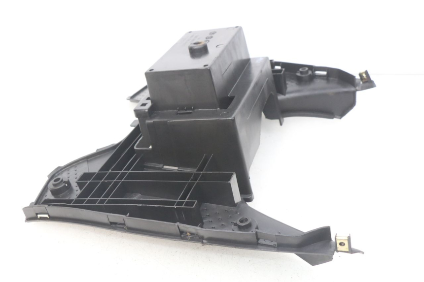 photo de Pedana KYMCO SUPER 8 4T 50 (2018 - 2020) - Dettagli dei punti di fissaggio