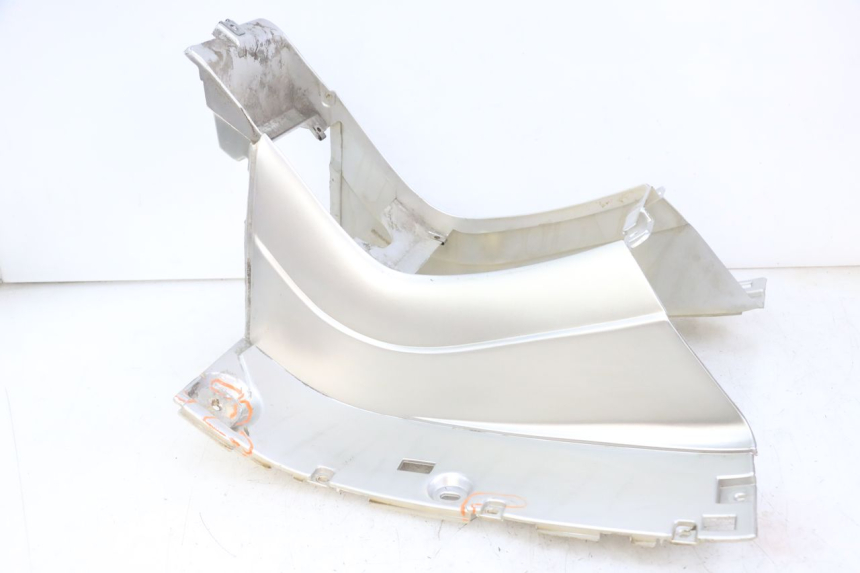 photo de CARENA PEDANA PIAGGIO SUPER LX 125 (2000 - 2003) - Caratteristiche distintive