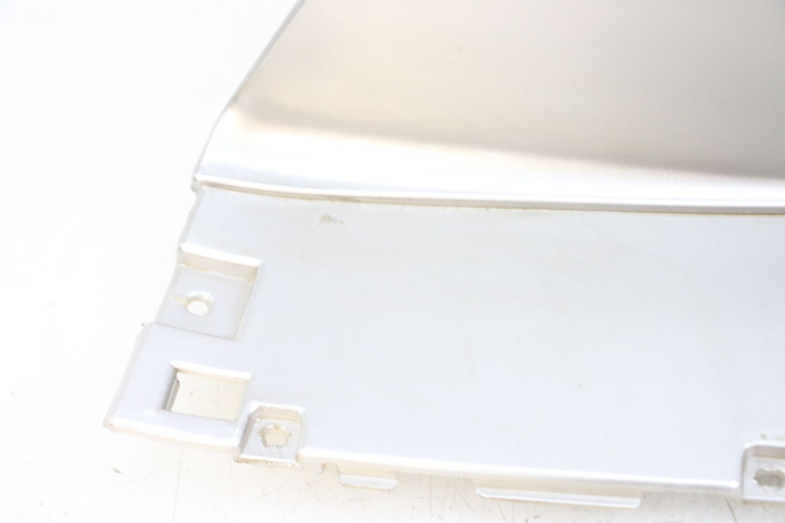 photo de CARENA PEDANA PIAGGIO SUPER LX 125 (2000 - 2003) - Focus sulla struttura