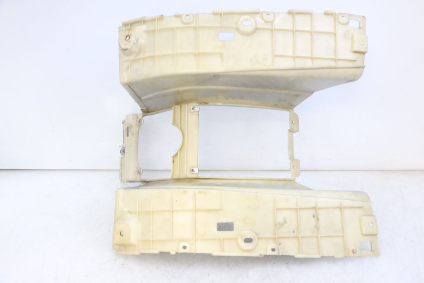 photo de CARENA PEDANA PIAGGIO SUPER LX 125 (2000 - 2003) - Dettagli dei punti di fissaggio