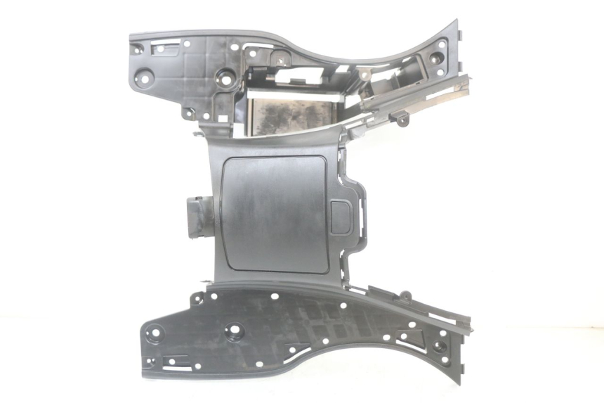 photo de CARENA PEDANA SUZUKI BURGMAN 125 (2018 - 2021) - Primo piano tecnico