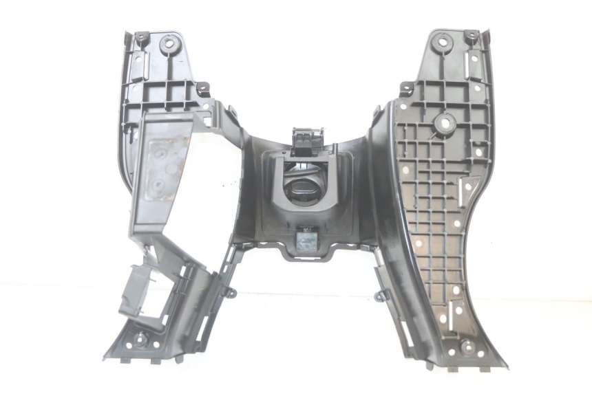 photo de CARENA PEDANA SUZUKI BURGMAN 125 (2018 - 2021) - Dettagli dei punti di fissaggio