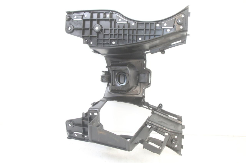 photo de CARENA PEDANA SUZUKI BURGMAN 125 (2015 - 2017) - Dettagli dei punti di fissaggio