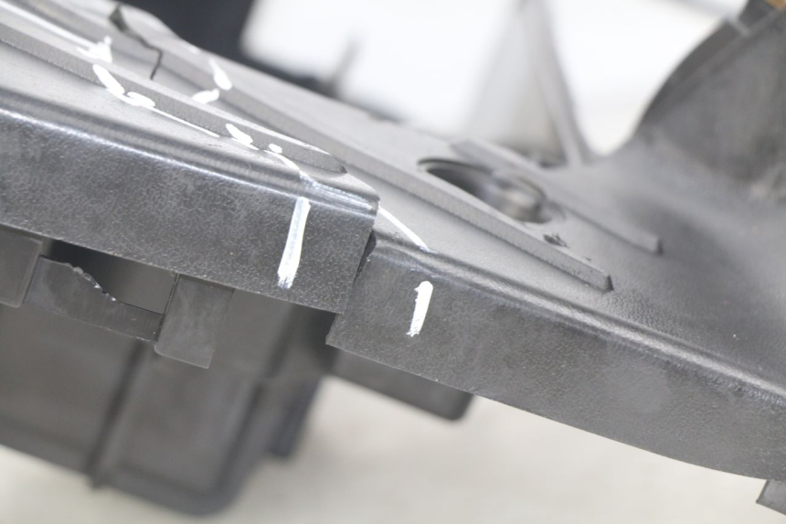 photo de Pedana PEUGEOT TWEET ACTIVE 4T 50 (2018 - 2022) - Stato della superficie e materiale