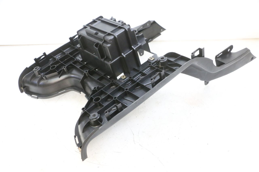 photo de CARENA PEDANA PEUGEOT TWEET PRO EFI 4T 50 (2021 - 2022) - Dettaglio del componente