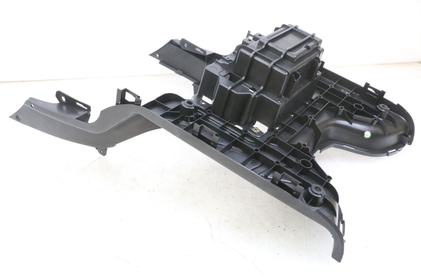 photo de CARENA PEDANA PEUGEOT TWEET PRO EFI 4T 50 (2021 - 2022) - Zoom sullo stato d'uso