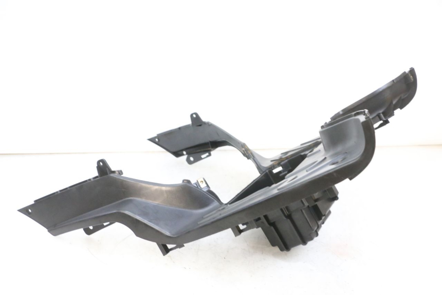 photo de CARENA PEDANA PEUGEOT TWEET PRO EFI 4T 50 (2021 - 2022) - Stato della superficie e materiale