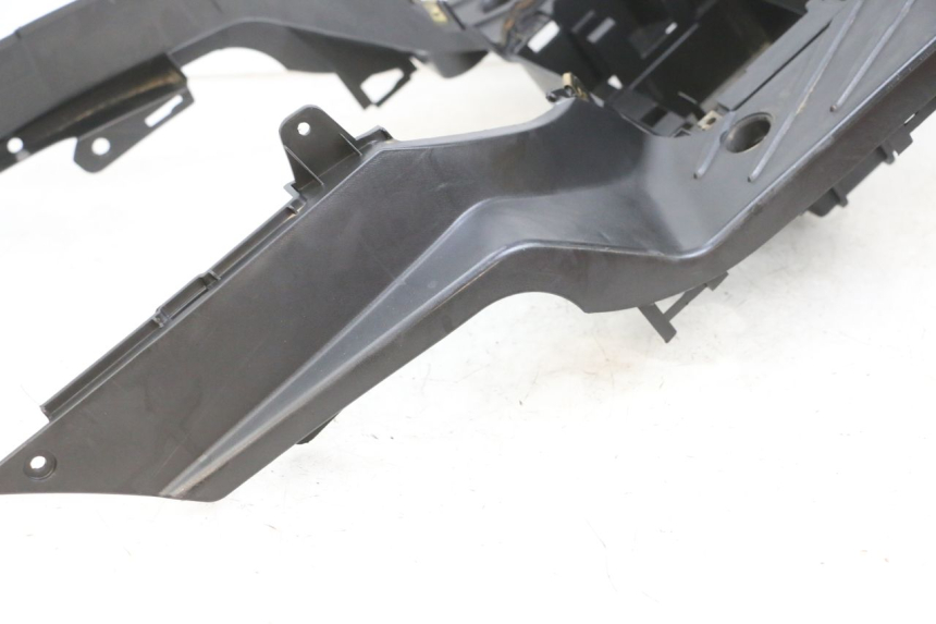 photo de CARENA PEDANA PEUGEOT TWEET PRO EFI 4T 50 (2021 - 2022) - Marcature e riferimenti originali