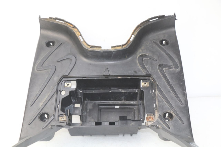 photo de Pedana PEUGEOT TWEET 125 (2010 - 2017) - Stato della superficie e materiale