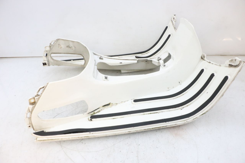 photo de PEDANA PIAGGIO VESPA GTS SUPER IE 125 (2009 - 2016) - Caratteristiche distintive