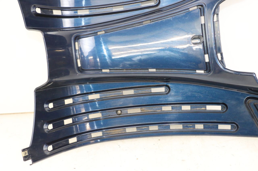 photo de CARENA PEDANA PIAGGIO VESPA LX 125 (2005 - 2010) - Caratteristiche distintive