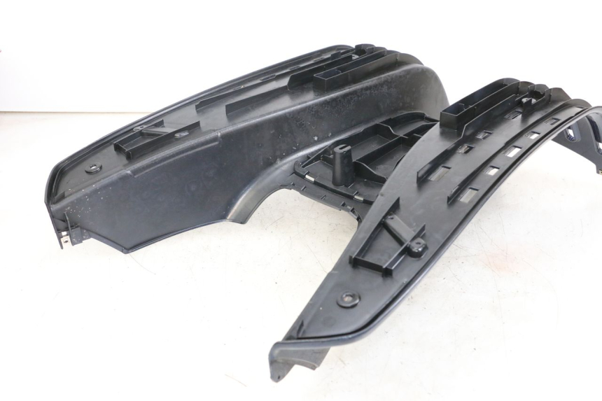 photo de CARENA PEDANA PIAGGIO VESPA LX 125 (2005 - 2010) - Zoom sullo stato d'uso