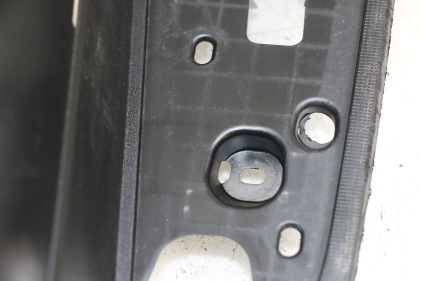 photo de PEDANE YAMAHA XMAX X-MAX 125 (2006 - 2009) - Dettaglio del componente