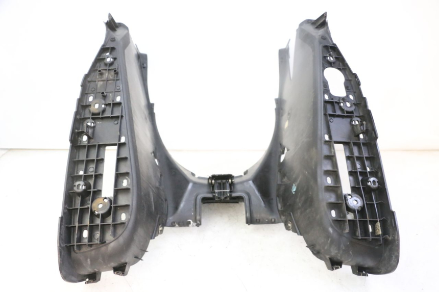 photo de PEDANE YAMAHA X-MAX XMAX 125 (2010 - 2013) - Zoom sullo stato d'uso