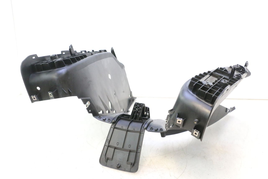 photo de PEDANE YAMAHA X-MAX XMAX 125 (2010 - 2013) - Caratteristiche distintive