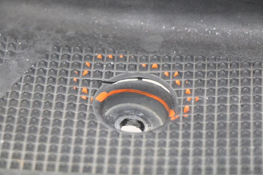 photo de MARCHE PIED YAMAHA YP MAJESTY 125 (1998 - 2001) - Caratteristiche distintive