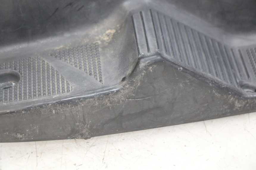 photo de MARCHE PIED YAMAHA YP MAJESTY 125 (1998 - 2001) - Dettagli dei punti di fissaggio