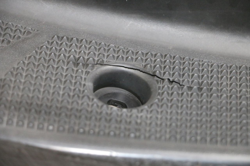 photo de CARENA PEDANA YAMAHA YP MAJESTY 125 (2002 - 2006) - Altra vista dell'articolo