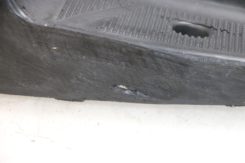 photo de CARENA PEDANA YAMAHA YP MAJESTY 125 (2002 - 2006) - Marcature e riferimenti originali