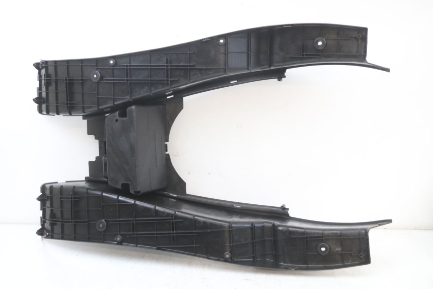 photo de CARENA PEDANA YAMAHA YP MAJESTY 125 (2002 - 2006) - Dettagli dei punti di fissaggio