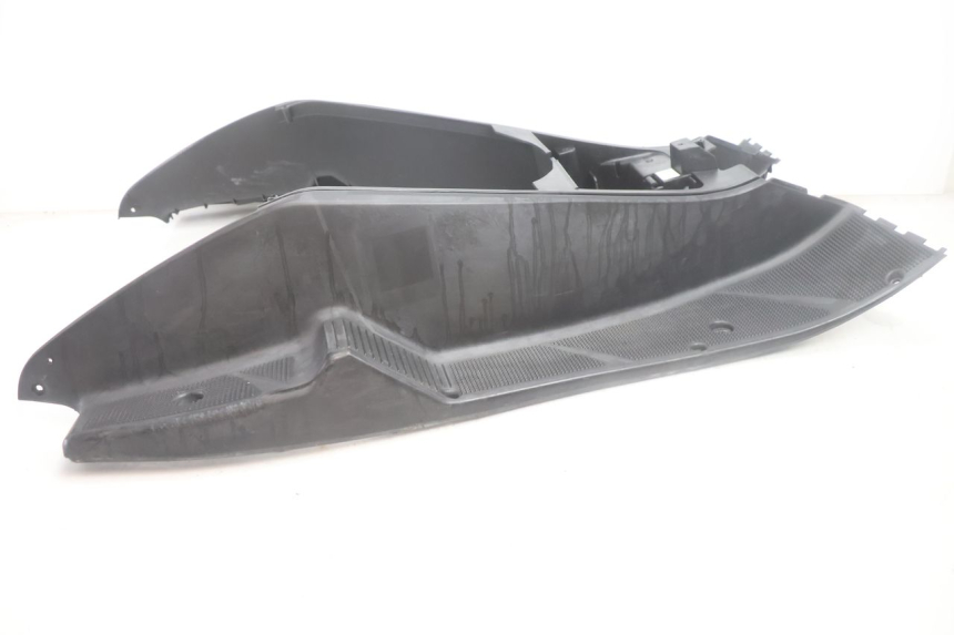photo de CARENA PEDANA YAMAHA YP MAJESTY 125 (2007 - 2010) - Dettagli dei punti di fissaggio