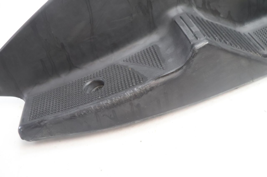 photo de CARENA PEDANA YAMAHA YP MAJESTY 125 (2007 - 2010) - Stato della superficie e materiale