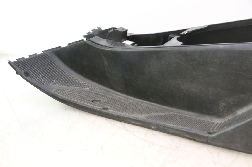 photo de CARENA PEDANA YAMAHA YP MAJESTY 125 (2002 - 2006) - Stato della superficie e materiale