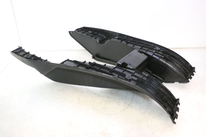 photo de CARENA PEDANA YAMAHA YP MAJESTY 125 (2002 - 2006) - Angolazione alternativa