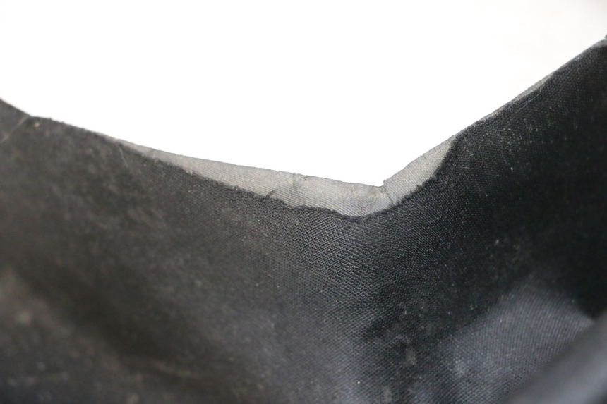 photo de Tappeto bagagliaio PEUGEOT SATELIS COMPRESSOR K15 125 (2006 - 2009) - Dettagli dei punti di fissaggio