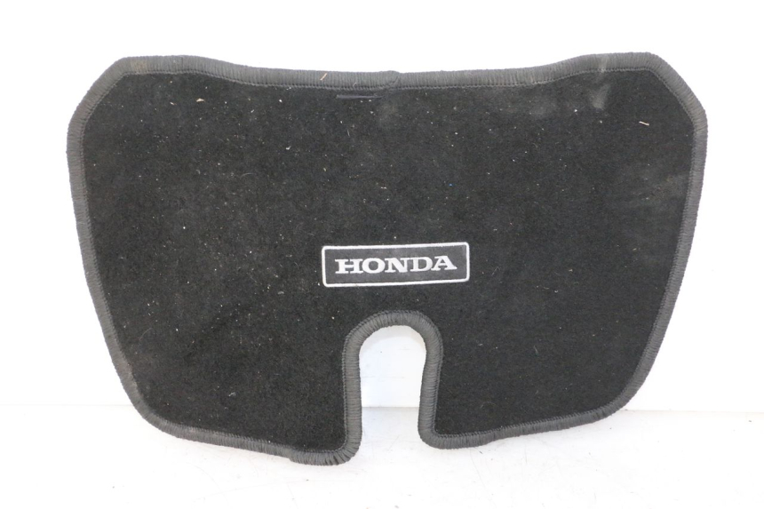 photo de SOTTOSELLA MOQUETTE HONDA ST PAN EUROPEAN 1300 (2002 - 2013) - Dettagli dei punti di fissaggio